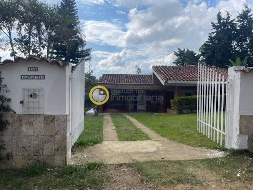 Casa en arriendo Santander Los Santos Los Santos 858 m2 Habitaciones 3 Baños 4 Garajes 3 Precio $2000000