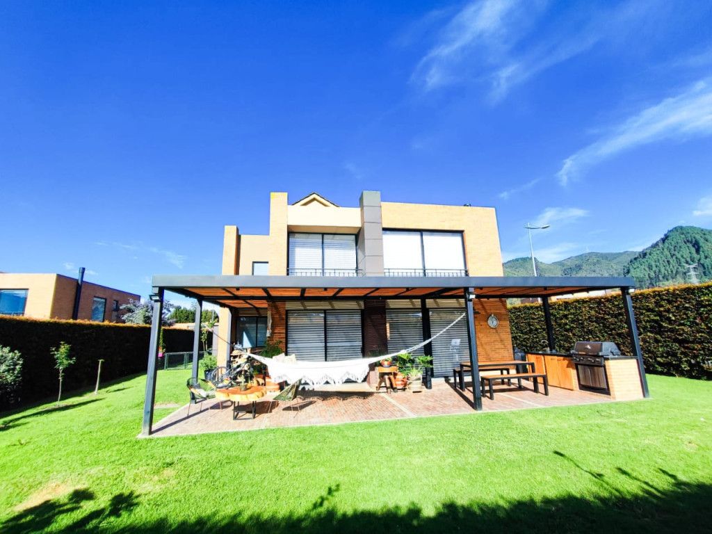 Casa en venta Cundinamarca La Calera Centro 260 m2 Habitaciones 3 Baños 5 Garajes 4 Precio $1700000000