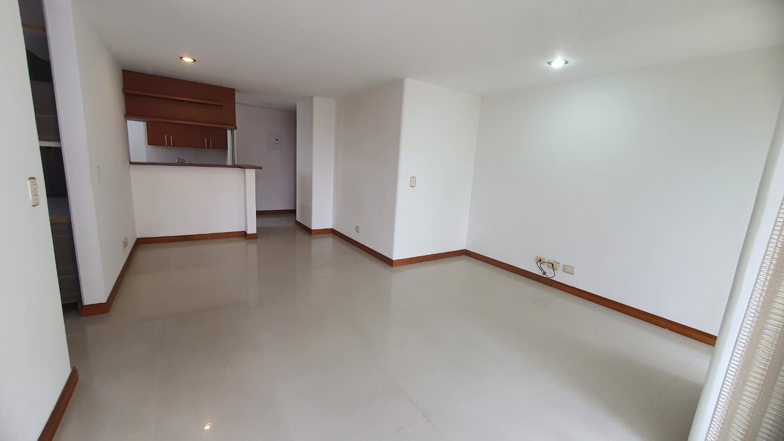 Apartamento en arriendo Antioquia Envigado Uribe Ángel 80 m2 Habitaciones 2 Baños 2 Garajes 1 Precio $3800000