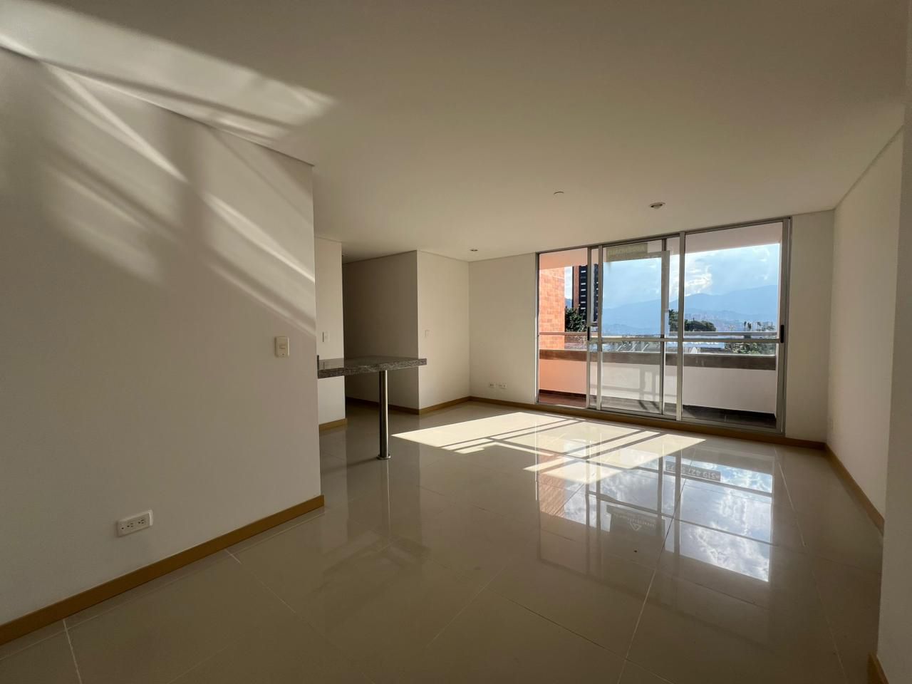 Apartamento en arriendo Antioquia Envigado La Pradera 81 m2 Habitaciones 3 Baños 2 Garajes 2 Precio $3850000