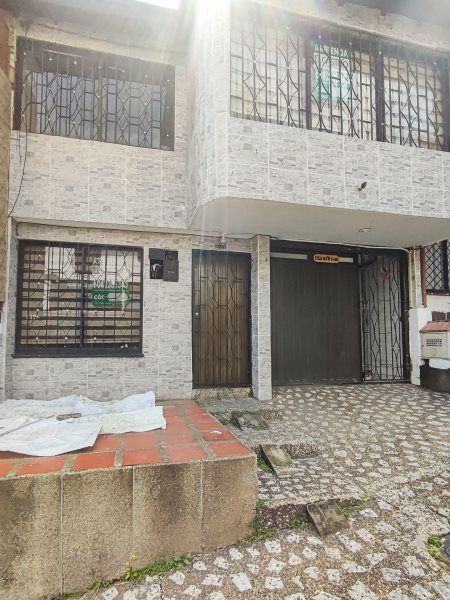 Casa en arriendo Antioquia Medellín Loma De Los Bernal 120 m2 Habitaciones 4 Baños 1 Garajes 0 Precio $2500000