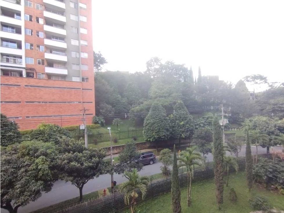 Apartamento en arriendo Antioquia Envigado Iriza 100 m2 Habitaciones 3 Baños 2 Garajes 2 Precio $4000000