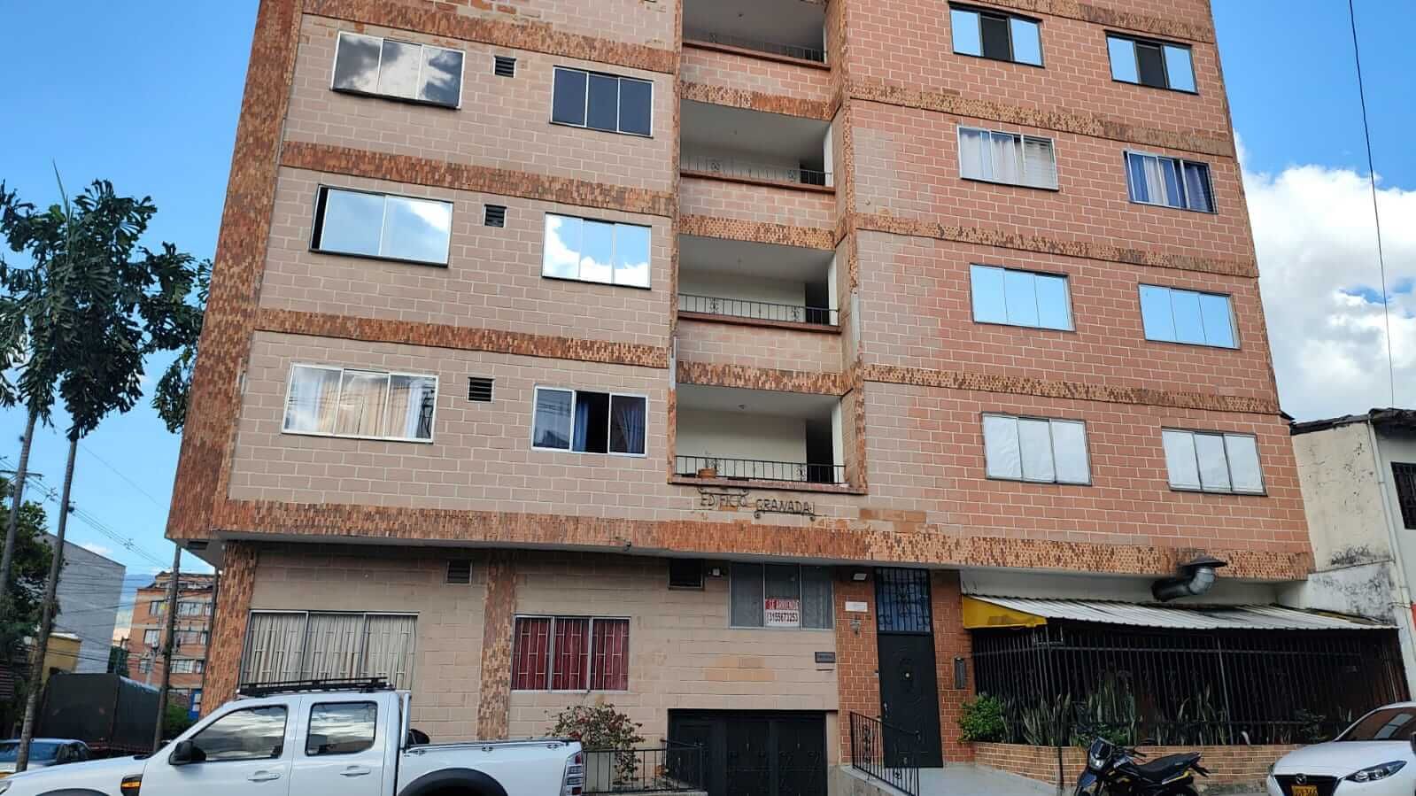 Apartaestudio en arriendo Antioquia Medellín Granada 13 m2 Habitaciones 1 Baños 1 Garajes 0 Precio $570000