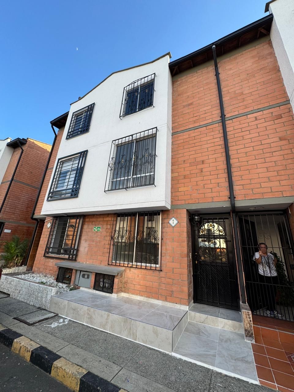 Casa en venta Valle Del Cauca Cali Torres De Confandi 100 m2 Habitaciones 3 Baños 3 Garajes 1 Precio $420000000