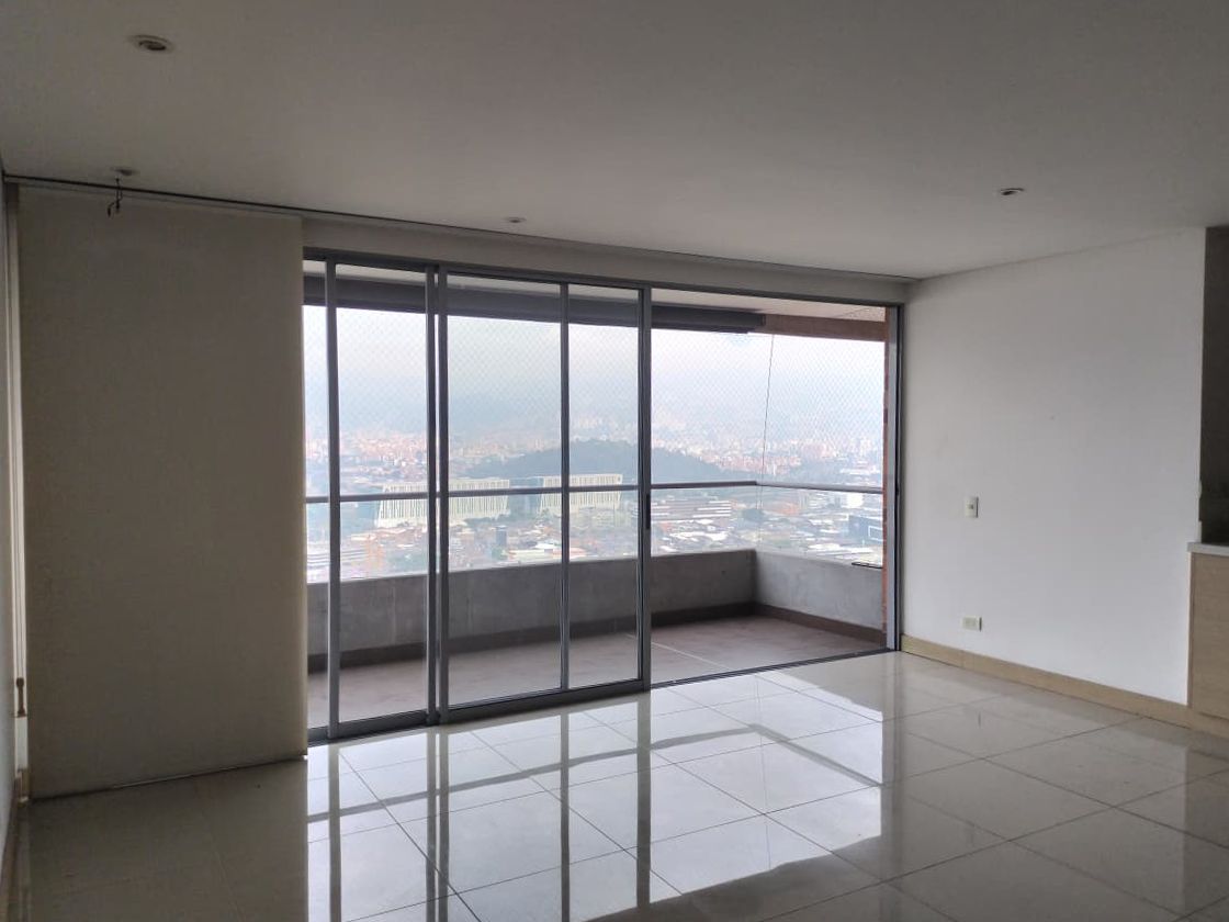 Apartamento en arriendo Antioquia Medellín Castropol 113 m2 Habitaciones 3 Baños 3 Garajes 2 Precio $5800000