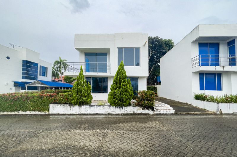 Casa en venta Tolima Carmen De Apicalá Carmen De Apicalá 100 m2 Habitaciones 2 Baños 3 Garajes 1 Precio $329000000