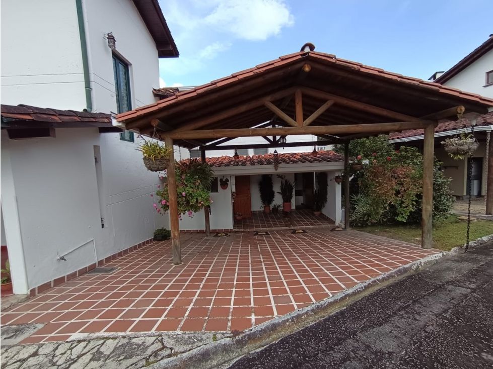 Casa Campestre en venta Antioquia Rionegro Cuatro Esquinas 98 m2 Habitaciones 3 Baños 3 Garajes 2 Precio $620000000