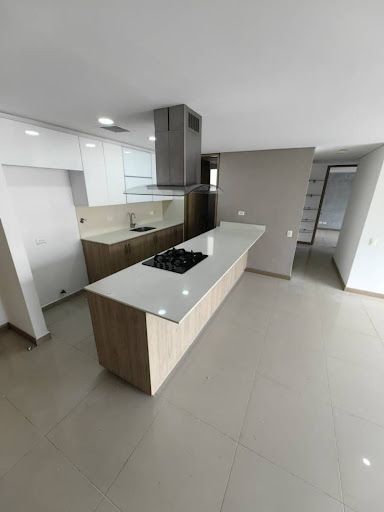Apartamento en arriendo Antioquia Envigado El Esmeraldal 180 m2 Habitaciones 4 Baños 3 Garajes 1 Precio $8200000