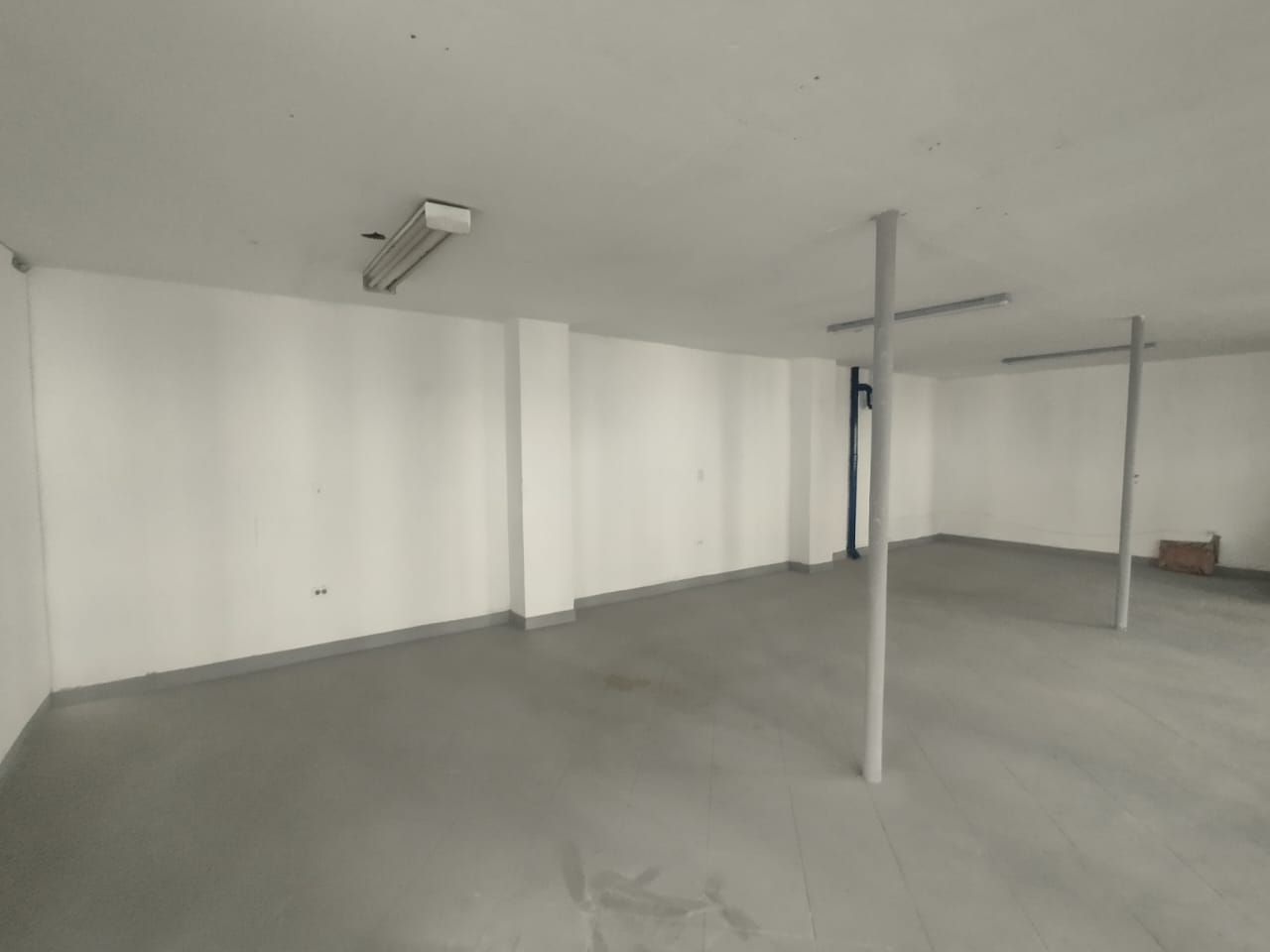Local en arriendo Antioquia Medellín Rosales 110 m2 Habitaciones 0 Baños 1 Garajes 0 Precio $3400000
