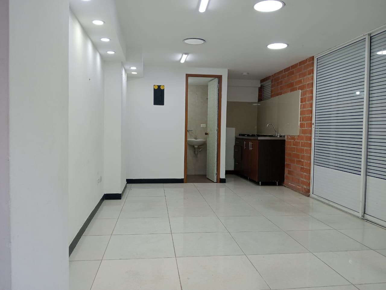 Local en arriendo Antioquia Medellín Santa Monica 24 m2 Habitaciones 0 Baños 1 Garajes 0 Precio $1700000