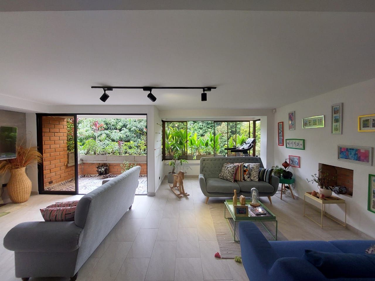 Casa en arriendo Antioquia Medellín El Tesoro 324 m2 Habitaciones 3 Baños 4 Garajes 2 Precio $13000000