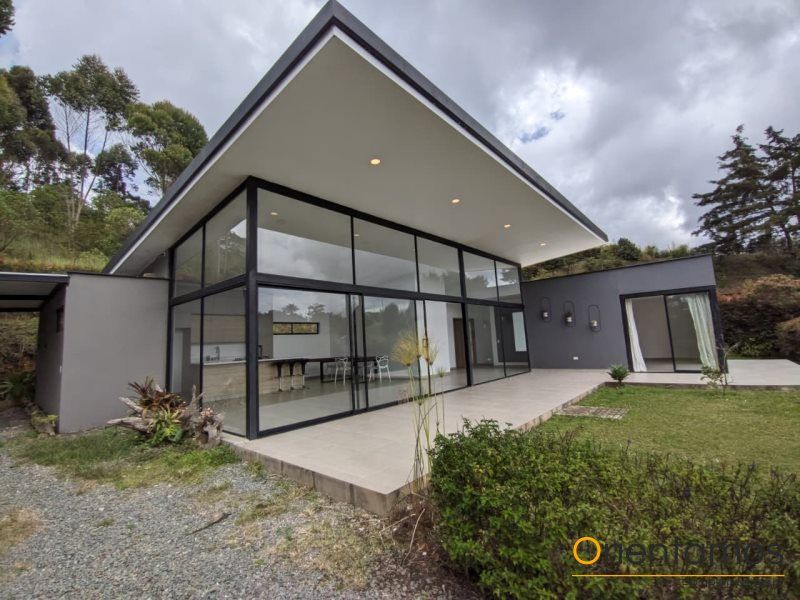 Finca en arriendo o venta Antioquia Rionegro El Porvenir 1290 m2 Habitaciones 3 Baños 4 Garajes 0 Precio venta $850000000 Precio arriendo $5000000