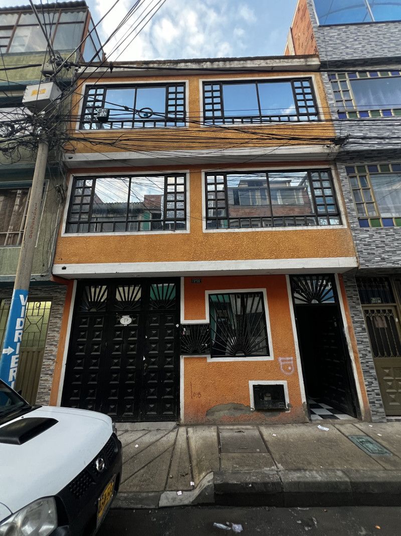 Casa en venta Cundinamarca Bogotá Gran Colombiano 213 m2 Habitaciones 4 Baños 4 Garajes 1 Precio $448000000