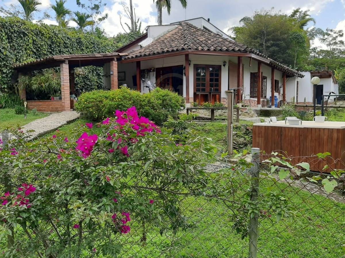Casa en venta Antioquia Envigado Asd 194 m2 Habitaciones 4 Baños 3 Garajes 6 Precio $1850000000