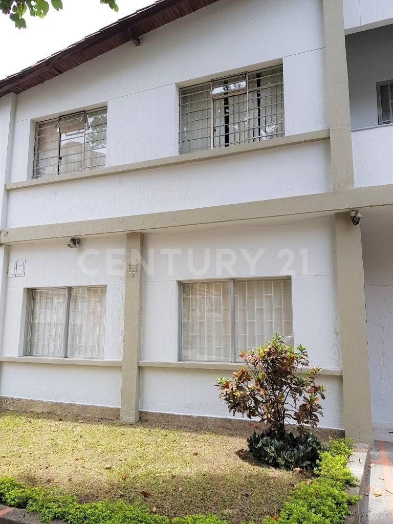 Casa en arriendo Antioquia Medellín Laureles 500 m2 Habitaciones 7 Baños 4 Garajes 1 Precio $17000000