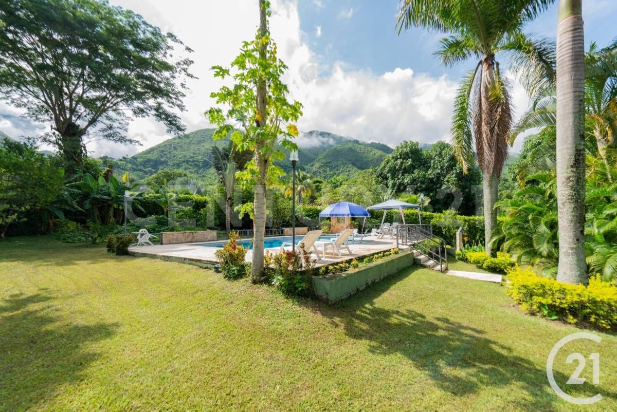 Finca en venta Antioquia San Jerónimo San Jerónimo 470 m2 Habitaciones 6 Baños 4 Garajes 3 Precio $1800000000