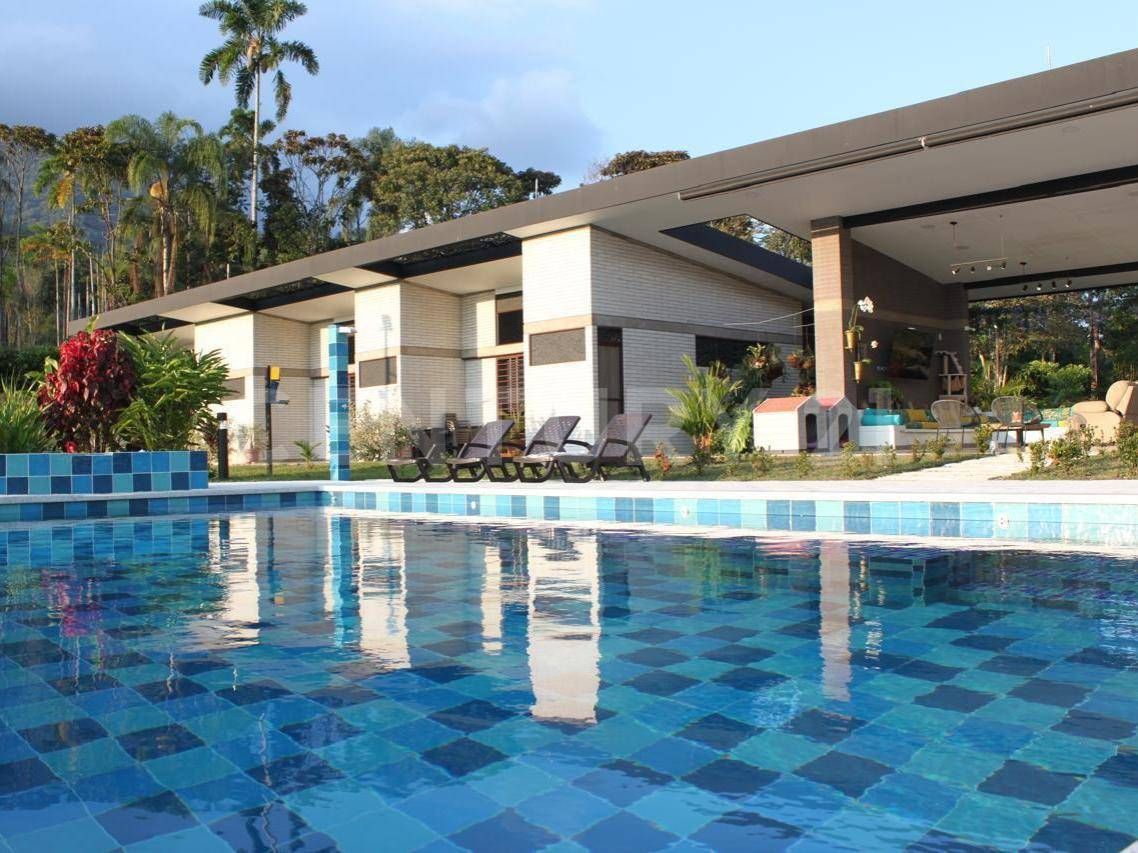 Casa en arriendo Antioquia Barbosa Barbosa 456 m2 Habitaciones 4 Baños 5 Garajes 0 Precio $17000000