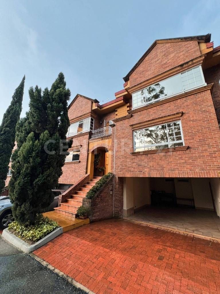 Casa en venta Antioquia Envigado La Clarita 390 m2 Habitaciones 4 Baños 6 Garajes 4 Precio $2380000000