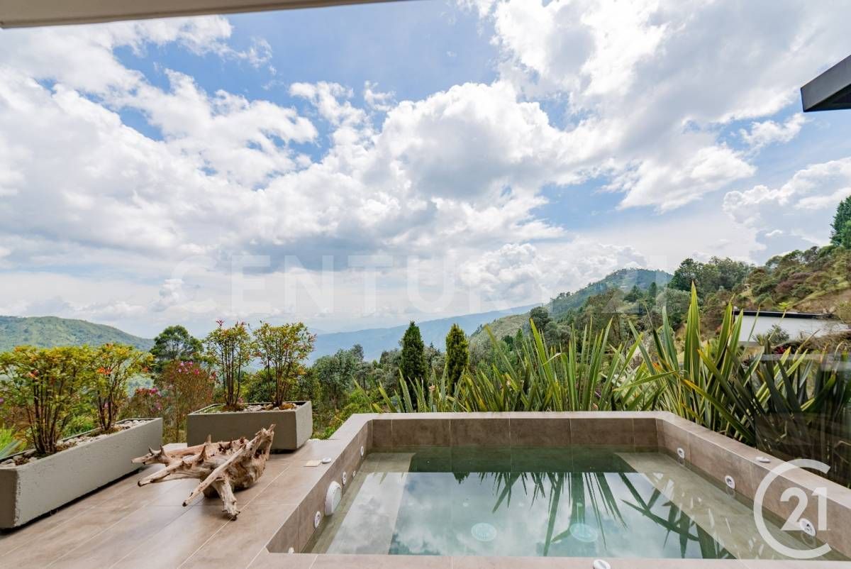 Casa en venta Antioquia Caldas Caldas 450 m2 Habitaciones 4 Baños 4 Garajes 20 Precio $2200000000