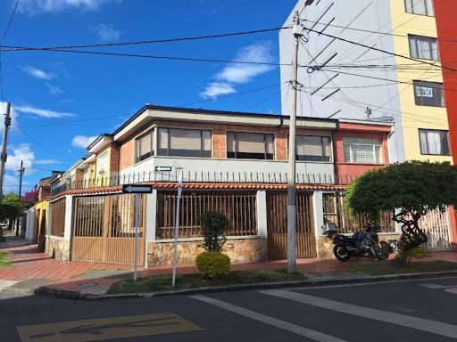 Casa en arriendo Cundinamarca Bogotá Banco Central 170 m2 Habitaciones 3 Baños 2 Garajes 2 Precio $4500000