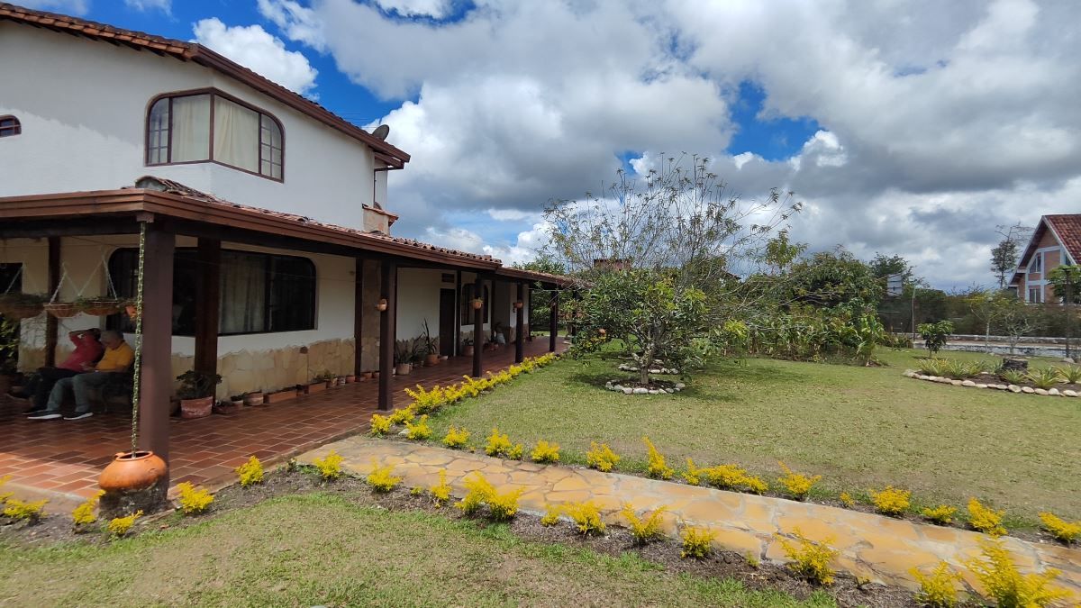 Casa en venta Santander Piedecuesta Br Paseo Cataluña 260 m2 Habitaciones 5 Baños 7 Garajes 7 Precio $770000000