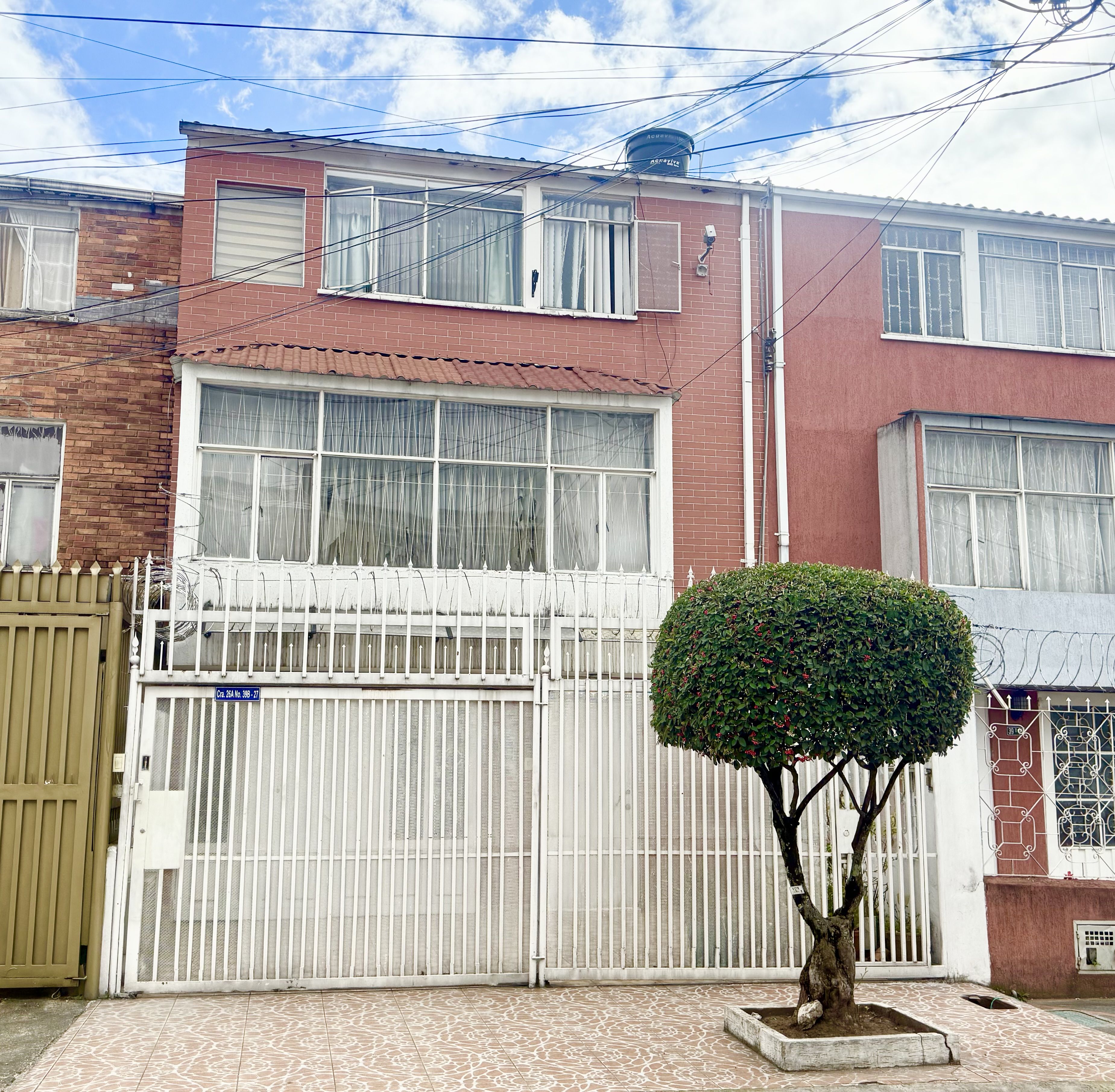 Casa en venta Cundinamarca Bogotá La Soledad 380 m2 Habitaciones 6 Baños 5 Garajes 2 Precio $1800000000