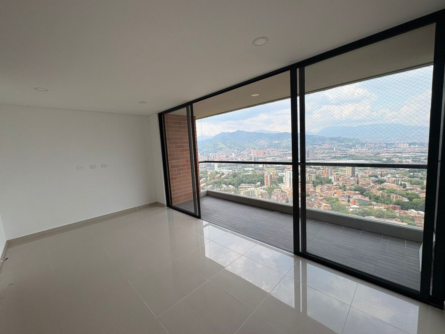 Apartamento en arriendo Antioquia Envigado Trianon 84 m2 Habitaciones 3 Baños 2 Garajes 2 Precio $4000000