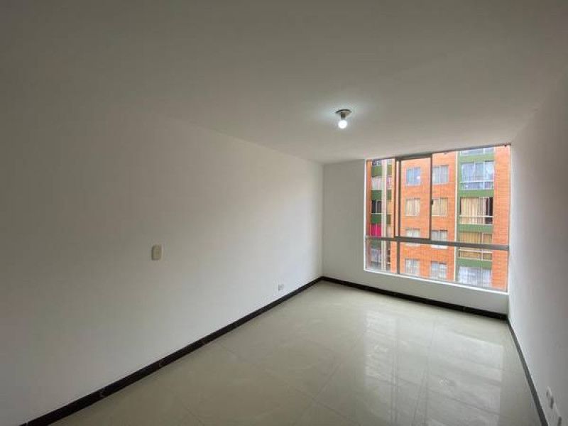 Inmuebles en Remate Apartamento en venta Cundinamarca Soacha Cr Acanto Et I 46 m2 Habitaciones 3 Baños 1 Garajes 0 Precio $136000000