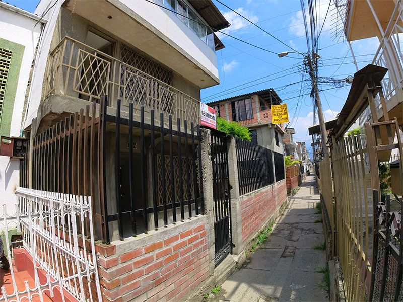 Casa en venta Valle Del Cauca Cali Ciudadela Floralia 210 m2 Habitaciones 6 Baños 3 Garajes 0 Precio $300000000