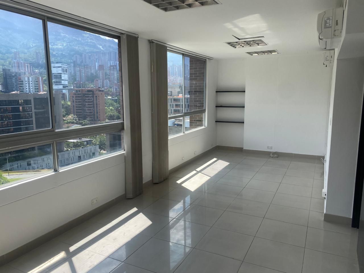 Oficina en arriendo Antioquia Medellín La Linde 70 m2 Habitaciones 0 Baños 2 Garajes 2 Precio $5400000