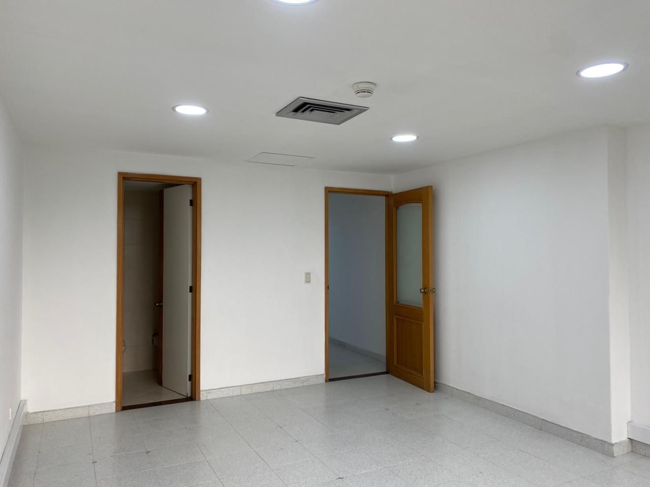 Oficina en arriendo Antioquia Medellín El Poblado 38 m2 Habitaciones 0 Baños 1 Garajes 0 Precio $3500000