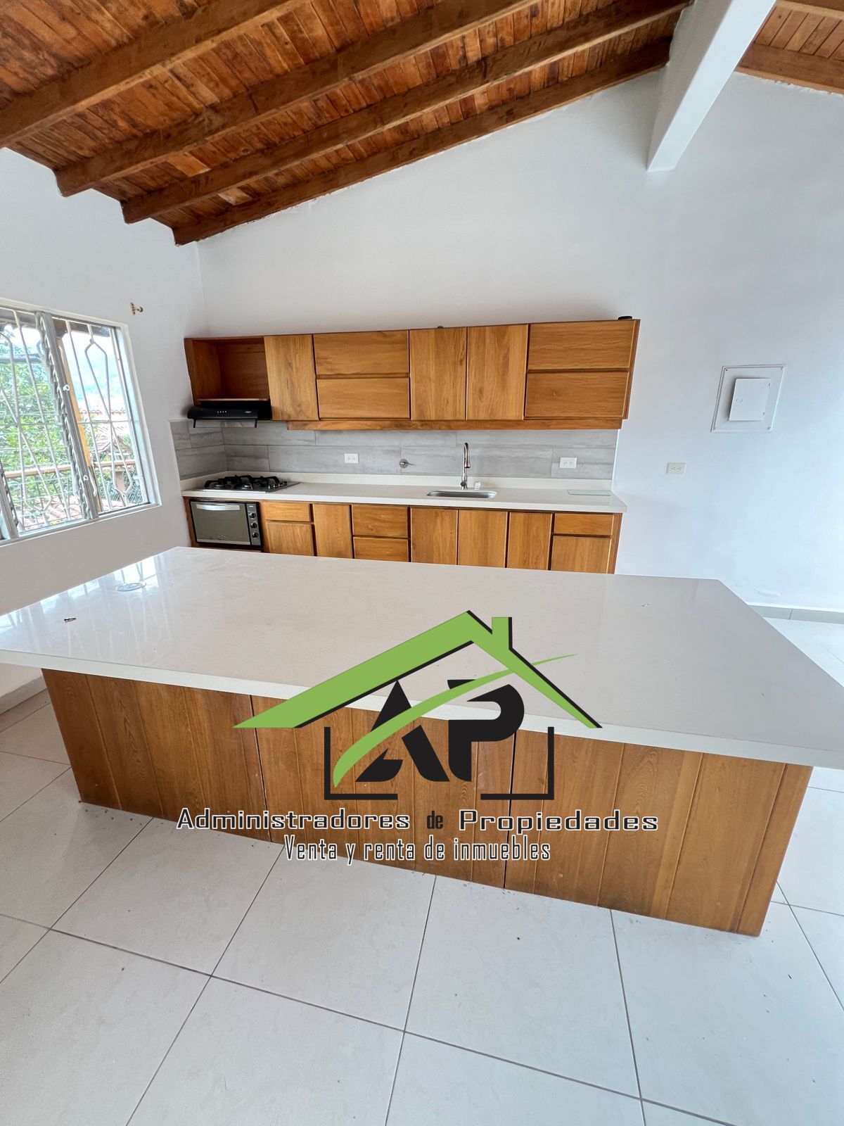 Casa Campestre en arriendo Antioquia Envigado San Rafael 300 m2 Habitaciones 3 Baños 4 Garajes 4 Precio $7000000