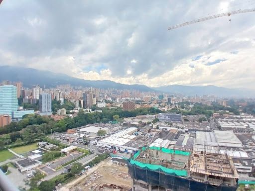 Apartamento en arriendo Antioquia Medellín Simesa 94 m2 Habitaciones 2 Baños 3 Garajes 2 Precio $5400000