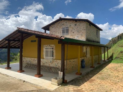 Finca en arriendo Antioquia Sabaneta La Florida 140 m2 Habitaciones 3 Baños 2 Garajes 35 Precio $8000000