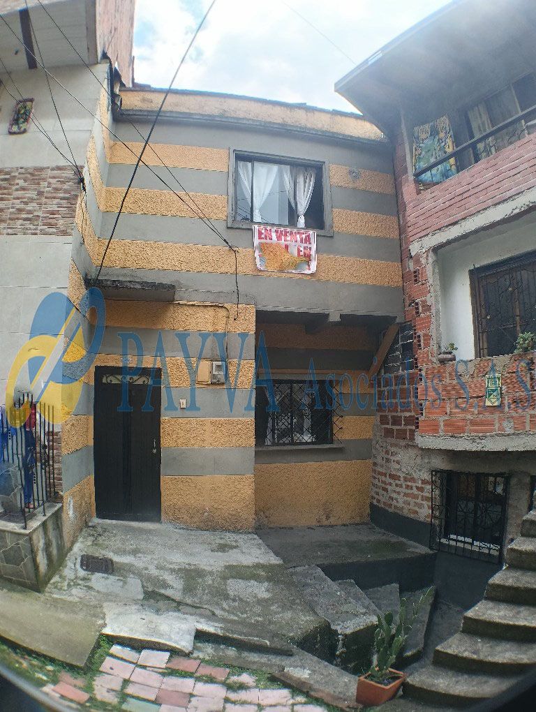 Casa en venta Antioquia Medellín Manrique Central No1 140 m2 Habitaciones 4 Baños 2 Garajes 0 Precio $220000000