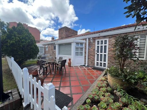 Casa en venta Cundinamarca Bogotá Lisboa 200 m2 Habitaciones 4 Baños 4 Garajes 2 Precio $1800000000