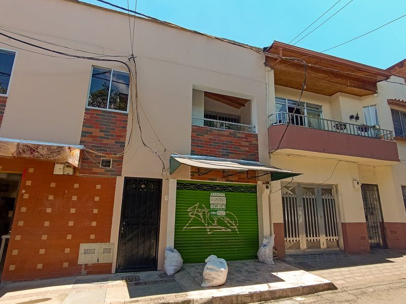 Local en arriendo Antioquia Medellín Rosales 18 m2 Habitaciones 0 Baños 1 Garajes 0 Precio $1800000