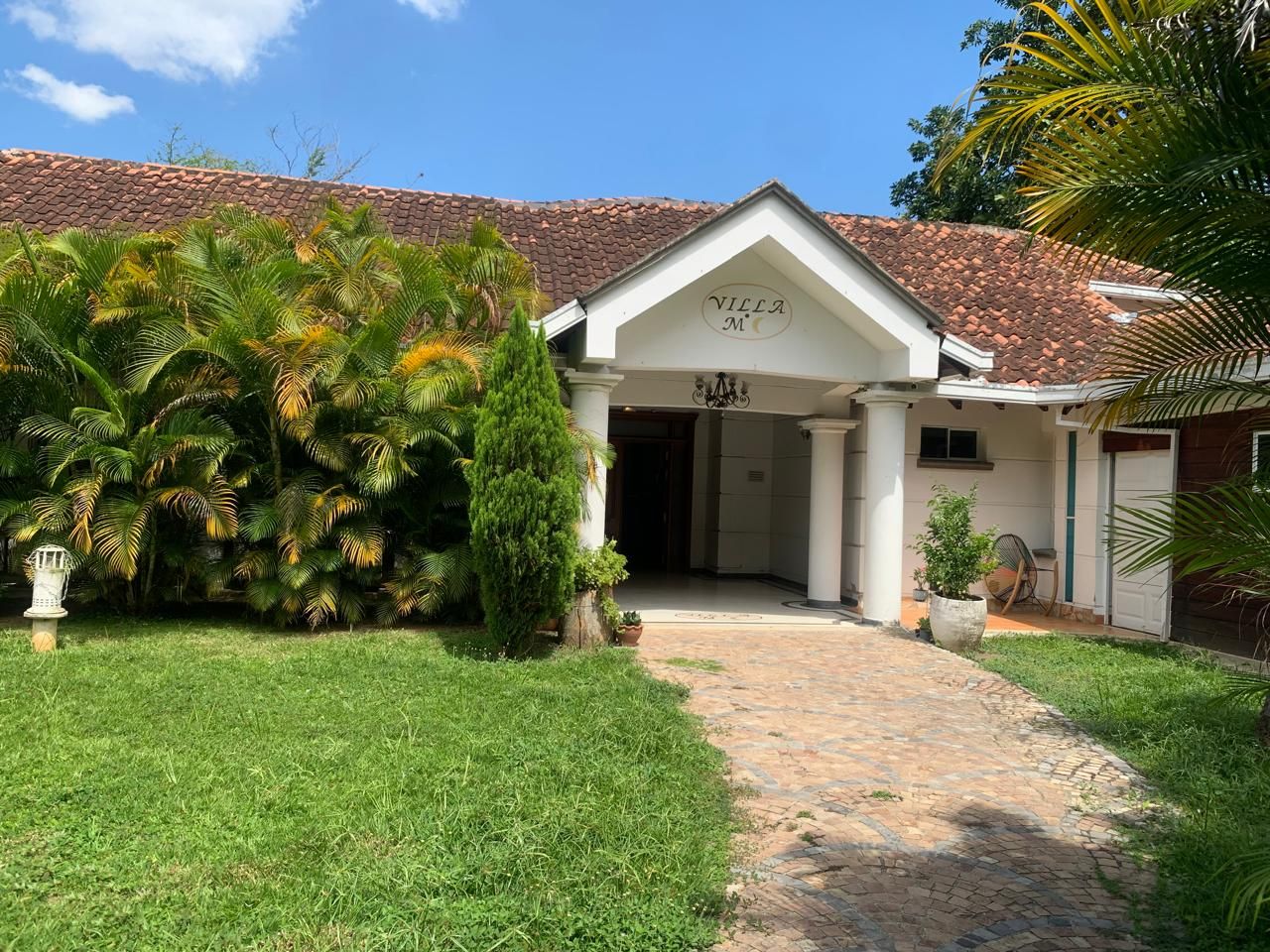 Casa Campestre en arriendo o venta Santander Piedecuesta Bosques De Aranjuez 400 m2 Habitaciones 3 Baños 4 Garajes 3 Precio venta $1500000000 Precio arriendo $4900000