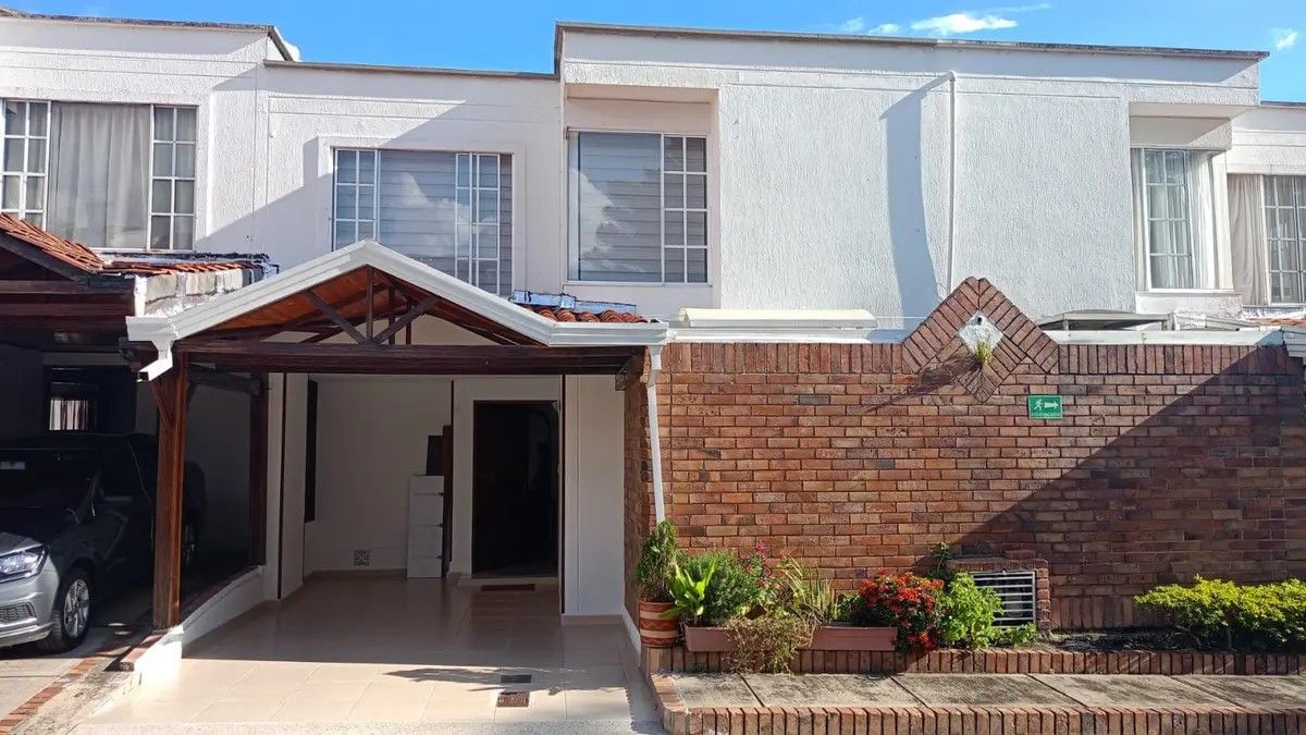 Casa en venta Santander Floridablanca Ub Arcos Del Campestre 100 m2 Habitaciones 3 Baños 3 Garajes 1 Precio $548000000