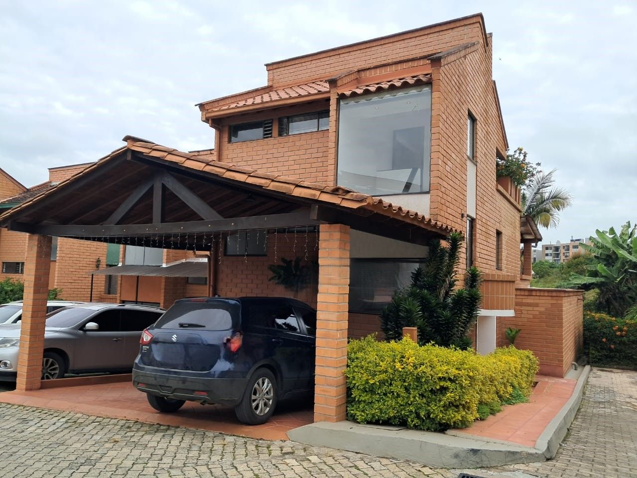 Casa en arriendo Antioquia Rionegro Cuatro Esquinas 300 m2 Habitaciones 3 Baños 5 Garajes 2 Precio $6000000