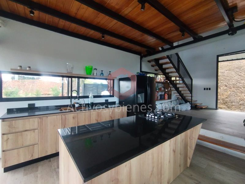 Casa en arriendo o venta Antioquia El Retiro El Retiro 1500 m2 Habitaciones 2 Baños 2 Garajes 2 Precio venta $980000000 Precio arriendo $3500000