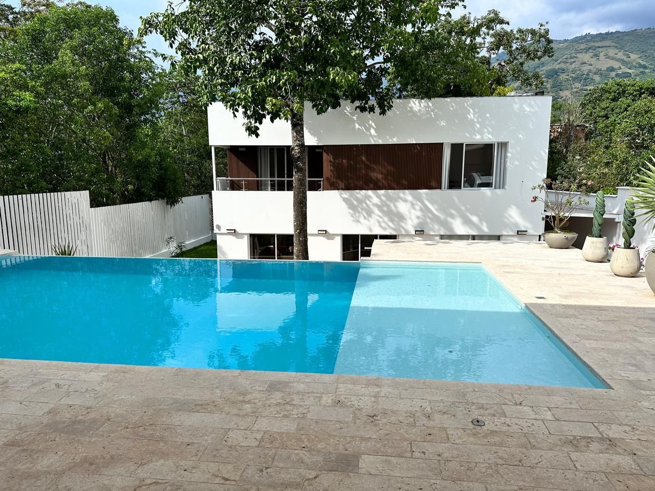 Finca en venta Antioquia Sopetrán Rafael Nuñez 180 m2 Habitaciones 5 Baños 2 Garajes 3 Precio $1100000000