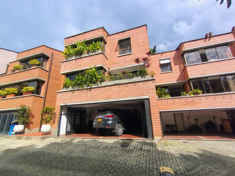 Casa en arriendo Antioquia Medellín El Tesoro 320 m2 Habitaciones 3 Baños 5 Garajes 2 Precio $13000000