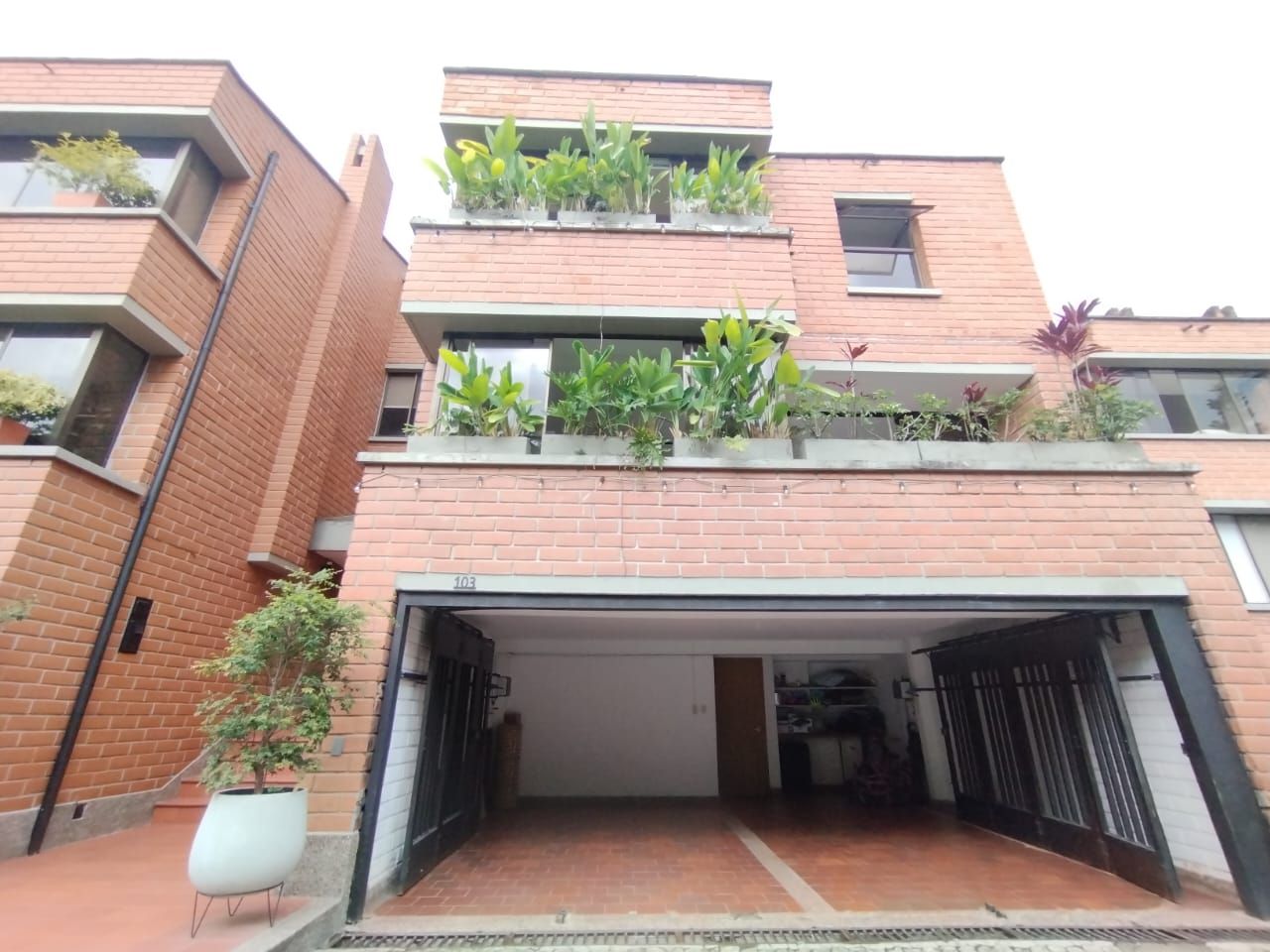 Casa en arriendo Antioquia Medellín El Tesoro 324 m2 Habitaciones 3 Baños 6 Garajes 2 Precio $13000000