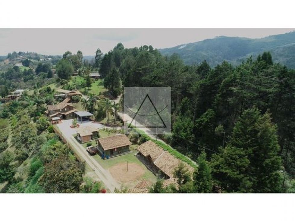 Finca en venta Antioquia Guarne Centro 250 m2 Habitaciones 4 Baños 4 Garajes 4 Precio $2200000000