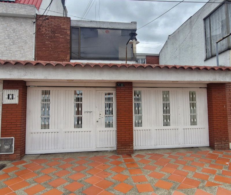 Casa en venta Cundinamarca Bogotá Americas Occidental Et Iii 227 m2 Habitaciones 4 Baños 3 Garajes 3 Precio $700000000