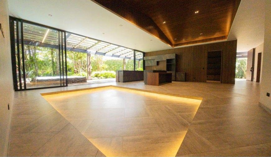 Casa en venta Antioquia Rionegro Cuatro Esquinas 400 m2 Habitaciones 4 Baños 5 Garajes 2 Precio $5800000000