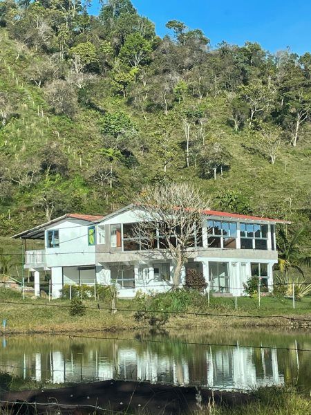 Finca en arriendo Antioquia Guatape Guatape 220 m2 Habitaciones 5 Baños 3 Garajes 0 Precio $2800000