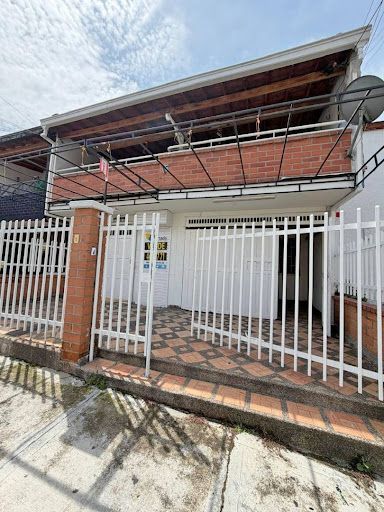 Casa en venta Antioquia Medellín Belencito 270 m2 Habitaciones 4 Baños 3 Garajes 1 Precio $800000000
