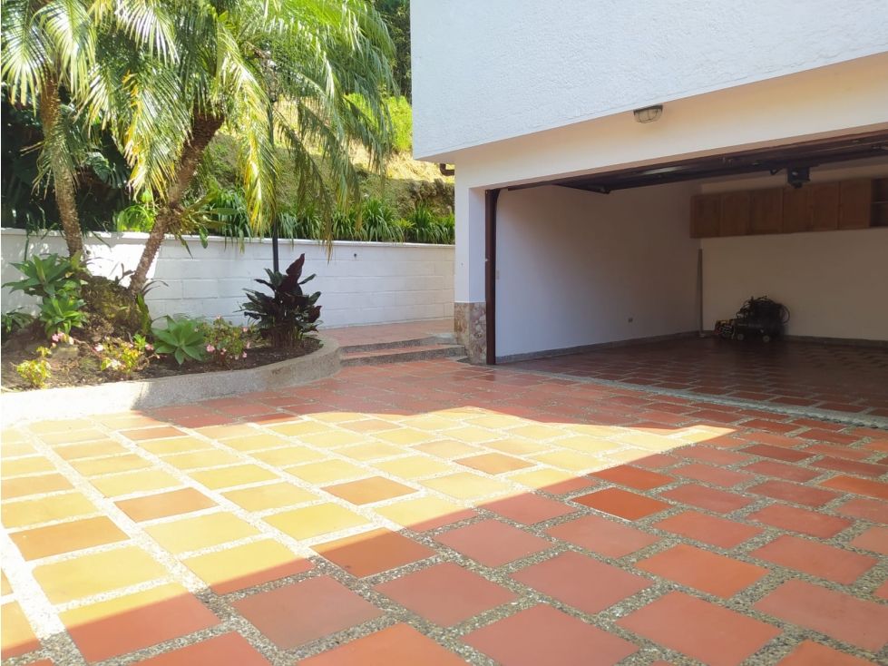 Casa Campestre en venta Antioquia Envigado El Chocho 200 m2 Habitaciones 5 Baños 4 Garajes 5 Precio $1500000000